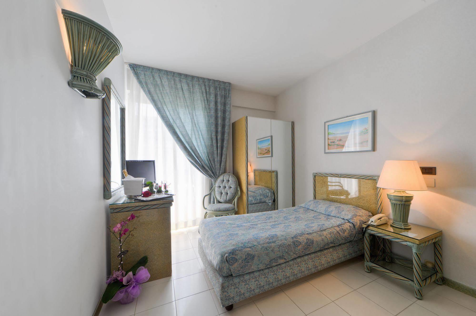 Hotel Ambasciatori 피네토 외부 사진